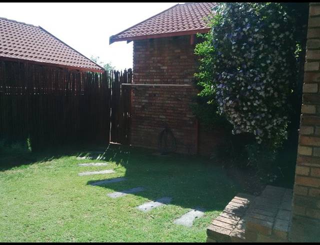 2 BEDROOM PROPERTY TO RENT IN ROOIHUISKRAAL NORTH